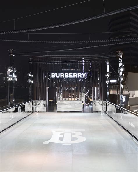 Burberry把首個Alpine溜冰場帶到K11 MUSEA!望着海景溜冰 拆